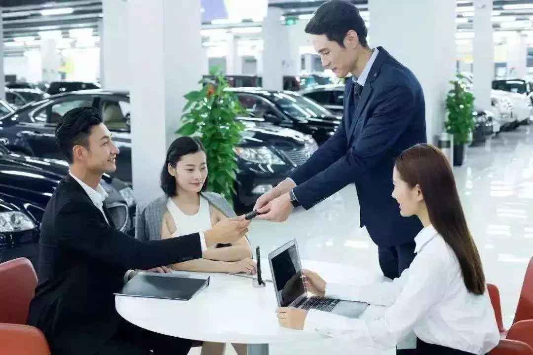 我想买个汽车，分期付款好呢还是一次付清好呢？