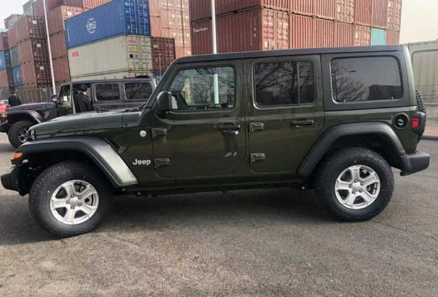  21款牧马人2.0T自动 四门 硬顶 Sport S